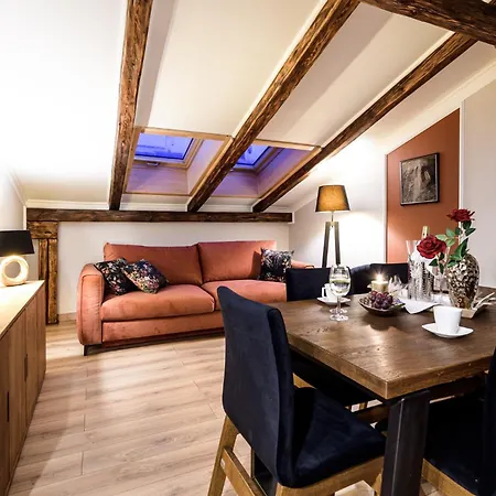 Apartment Air-conditioned Attic Old Town Main Railway Station *