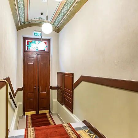 Air-conditioned Attic Old Town Main Railway Station Apartment